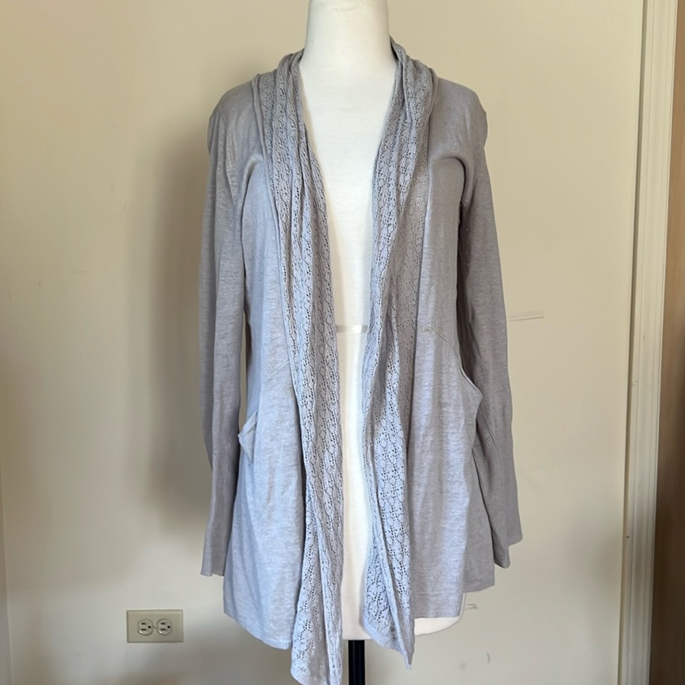 ANGEL OF THE NORTH Anthropologie Light Grey Crochet Open Long Cardigan Size M